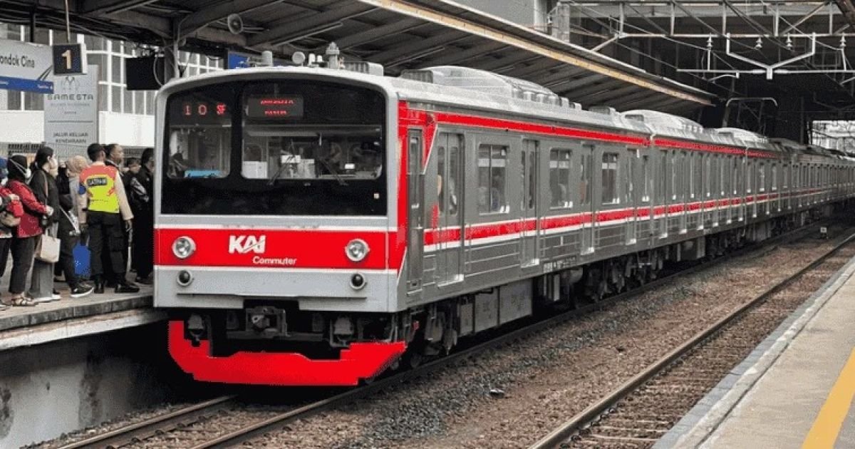 Layanan KRL Green Line Alami Gangguan,Akibat Disambar Petir