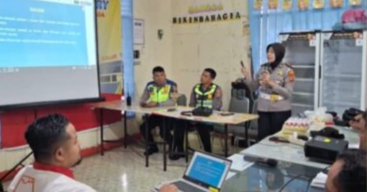 Kasat Lantas Polres Pematang Siantar Penyuluhan Berlalu Lintas di Kantor Yakult