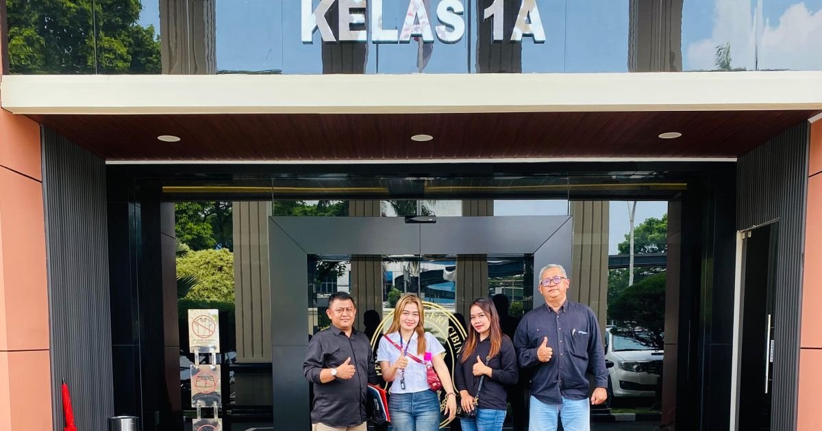 Ket Foto  : Kuasa Hukum.Ade Subaedi.S.H dan Kalein nya Ramunah (Rabu 6/5/2026) PN Cibinong.Foto Dok Kabarindoraya.com
