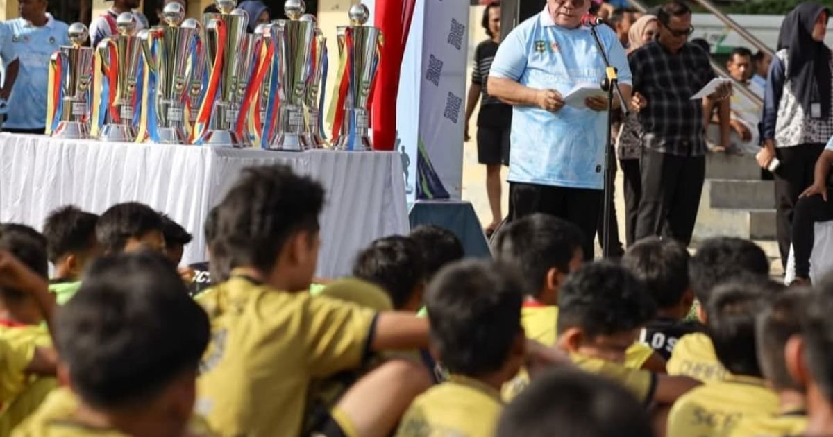 Wali Kota Wesly Kick Off Liga Sepak Bola Usia Dini, Diikuti 21 Sekolah