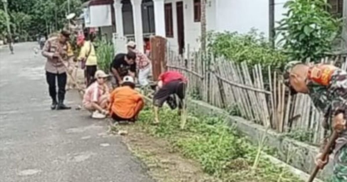 Polsek Siantar Marihat Bersama Tiga Pilar Dan Warga Gotong Royong di Jalan Negeri Bosar
