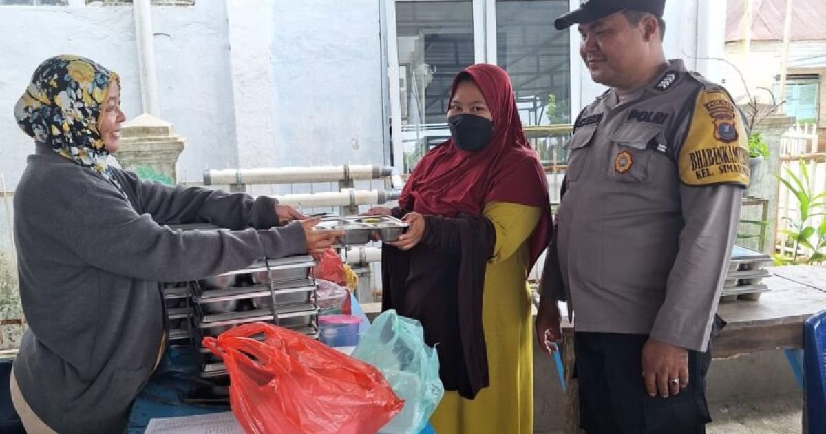 Bhabinkamtibmas Polsek Siantar Marihat Monitoring Distribusi MBG di Posyandu Simarimbun
