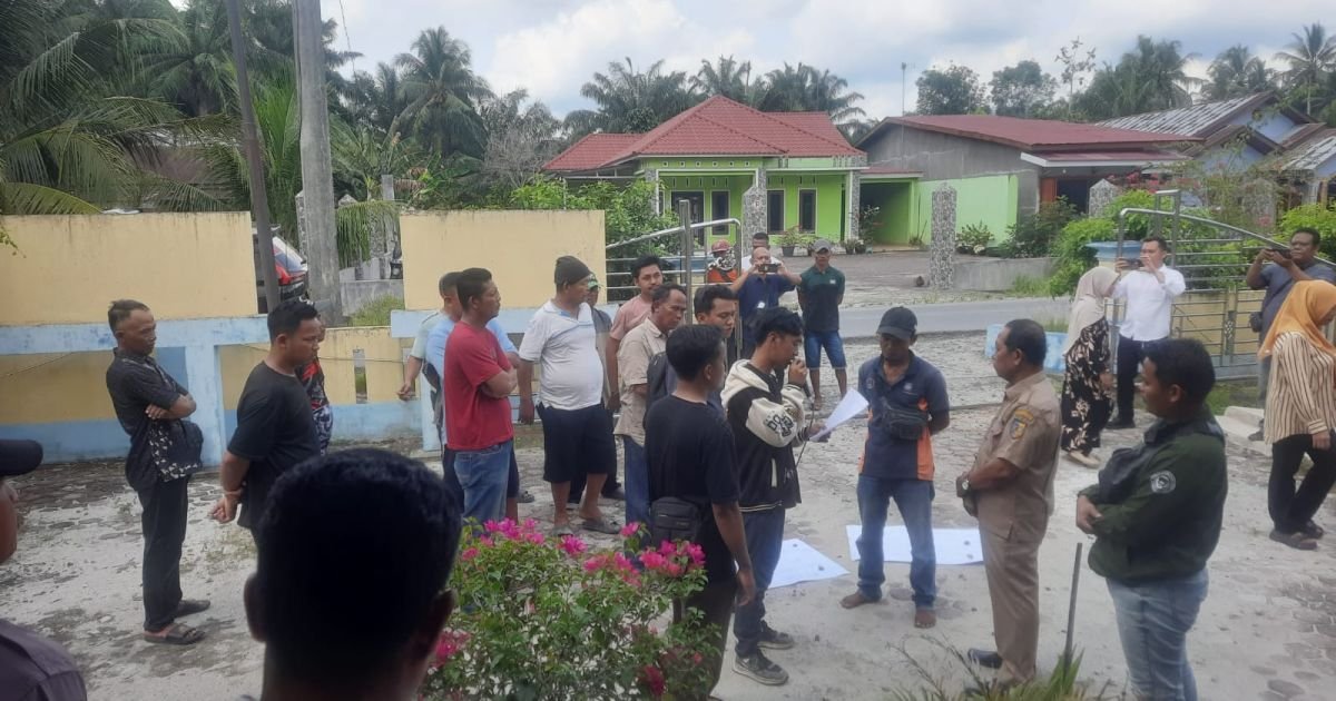 Unras Gembara dan Warga Lubuk Cuik Soal BUMDes Dan Aset Desa Berlangsung Tegang !