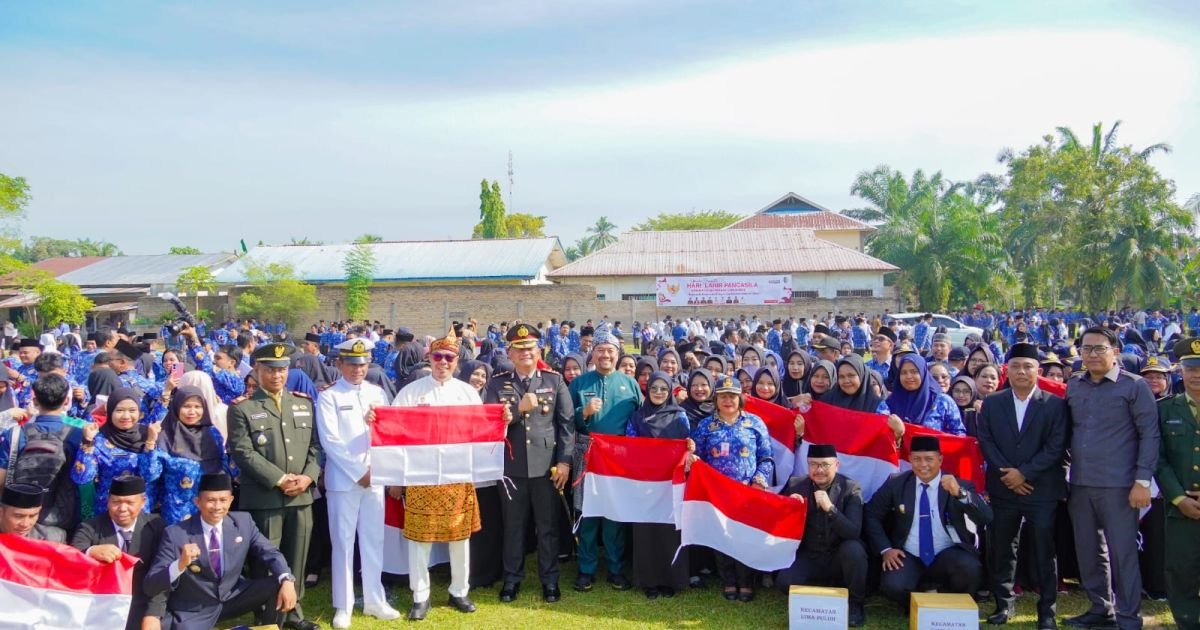Bupati Batu Bara Pimpin Upacara Peringatan Hari Lahir Pancasila 2026, Bagikan 1.000 Bendera Merah Putih