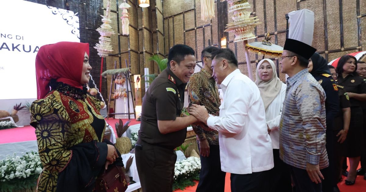 Plh. Wali Kota Bekasi Harris Bobihoe Hadiri Pisah Sambut Kajati Jabar Pakuan Bandung