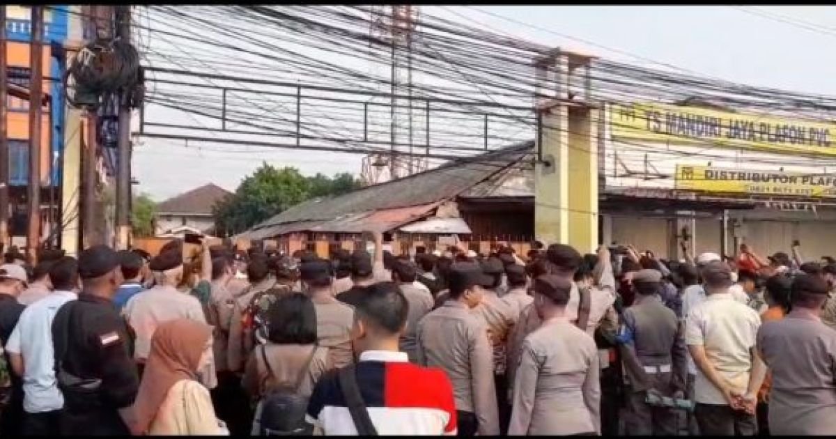 Sempat Ricuh,Petugas Berhasil Eksekusi Lahan Di Samping RS THB Kota Bekasi