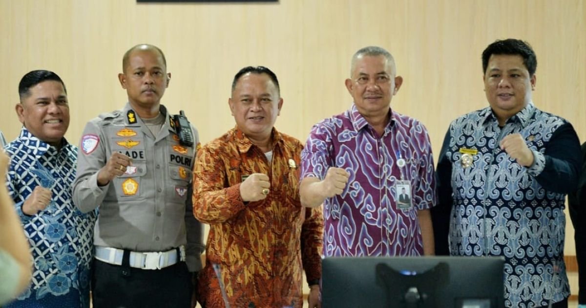 Bupati Samosir: 