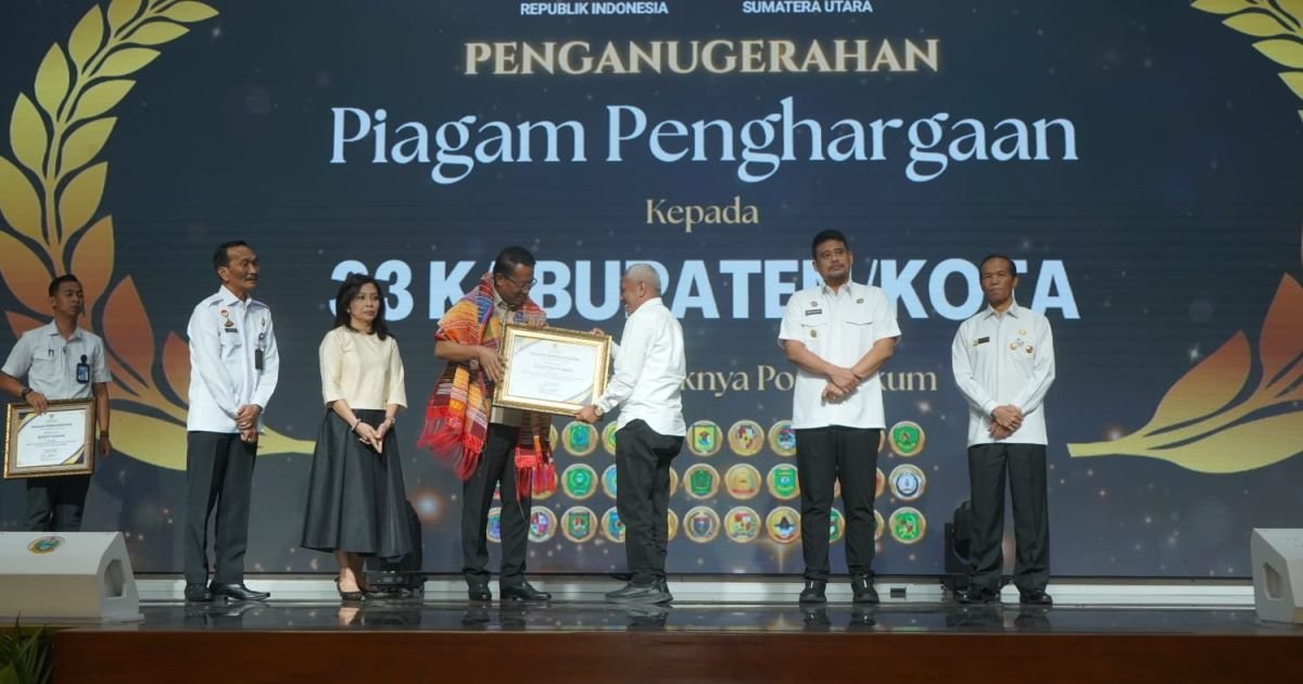 Bupati Baharuddin Siagian Raih Penghargaan Kementerian Hukum RI atas Komitmen Pelayanan Hukum di Batu Bara