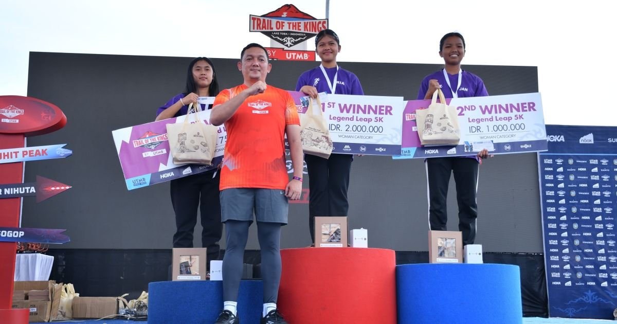Indonesia Juara 1 5K TOTK 2026 Naik Podium, Bupati Samosir bersama Sekdaprovsu Serahkan Hadiah