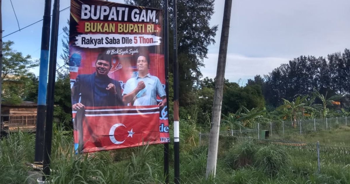 Spanduk Bernarasi Kritik terhadap Bupati Aceh Besar Terpantau di Jalur Banda Aceh–Medan