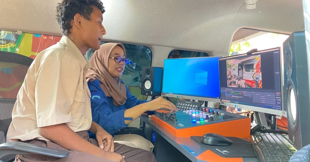 Diskominfo Kenalkan Dunia Penyiaran kepada Pelajar Lewat OB Van Teman FM Goes to School