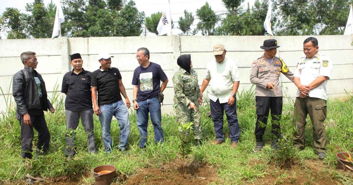 OMPA TAPAL, PWI Jaya dan PT PMC Tanam 5.000 Pohon