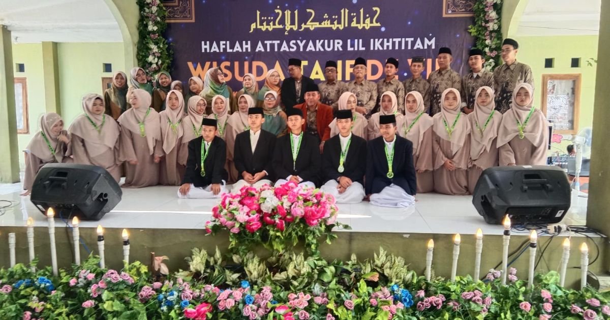 Wisuda Tahfidz Ke - VIII Ponpes Thoyyibah MTS Ar Rifai,Gerbang Ilmu Menapaki Masa Depan Gemilang