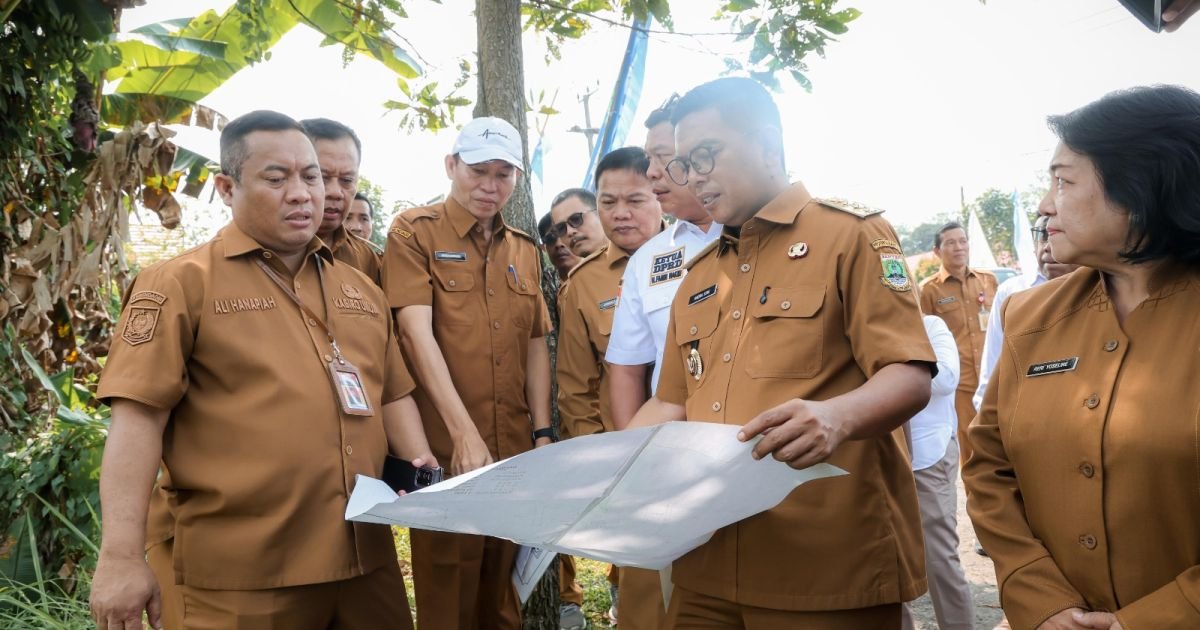 Ket Foto : Gubernur Banten Andra Soni Turun Langsung Untuk Relokasi SMAN 3 Rangkasbitung, Kabupaten Lebak, ke lahan yang lebih luas