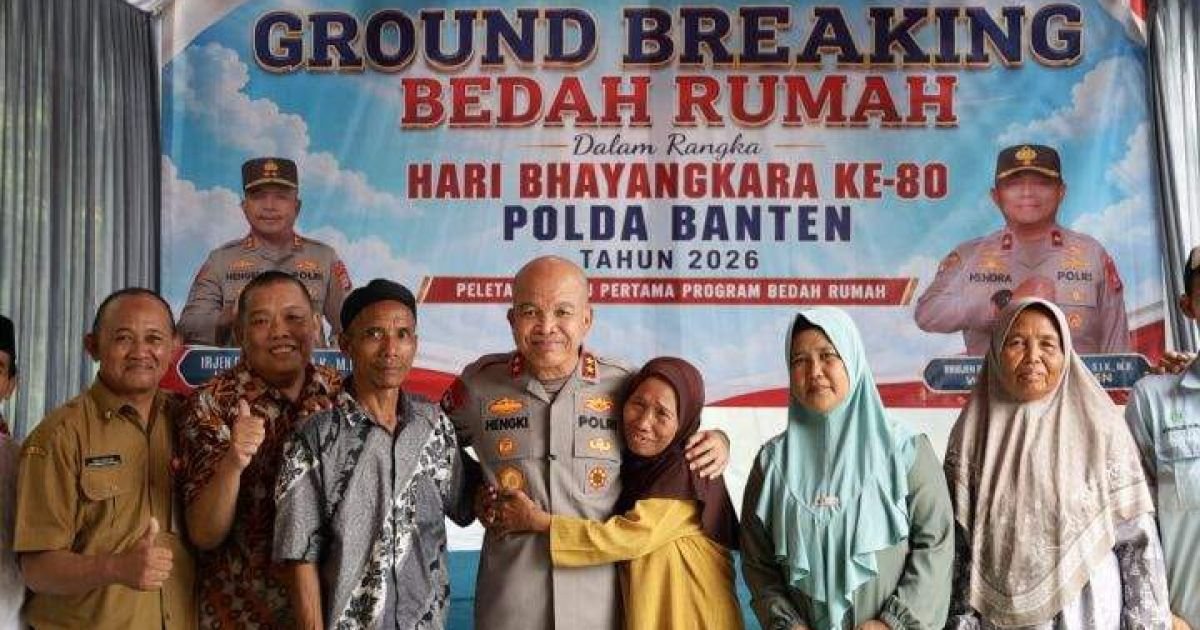 Polda Banten Bedah Rumah dan Bagikan Sembako di Kota Serang