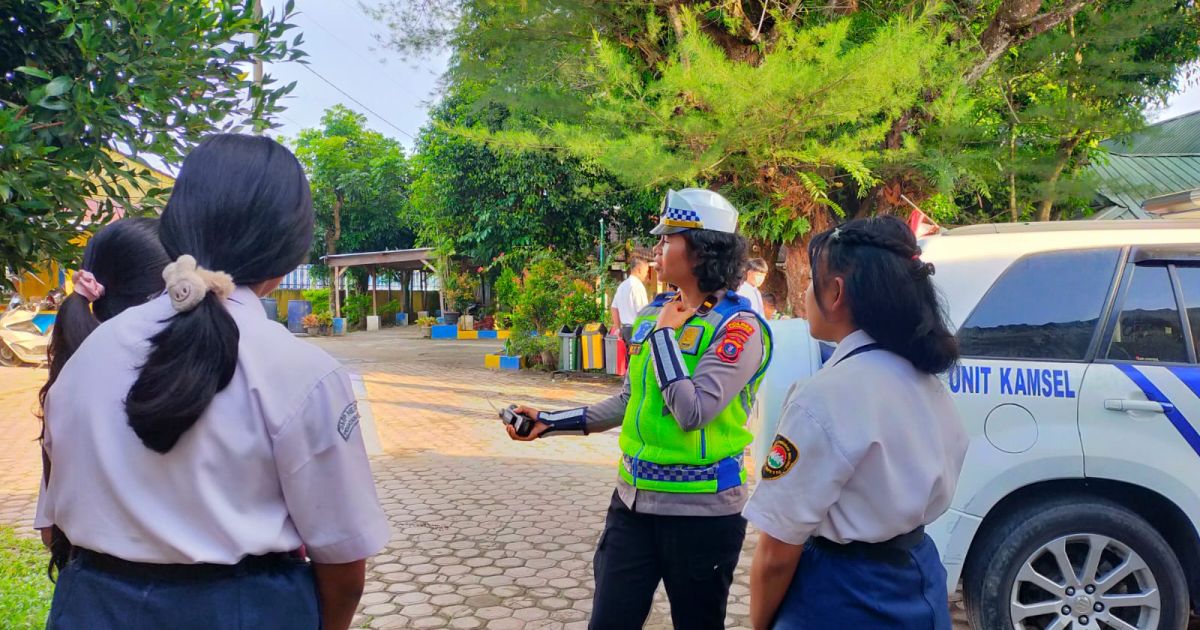 Satlantas Polres Pematang Siantar  Lakukan Giat Polisi Menyapa Dalam Police Goes To School