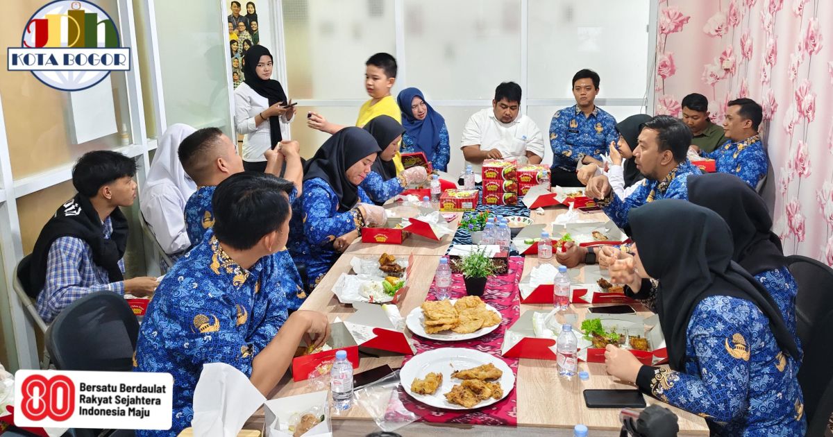 Jadikan Lingkungan Kerja seperti Keluarga Besar