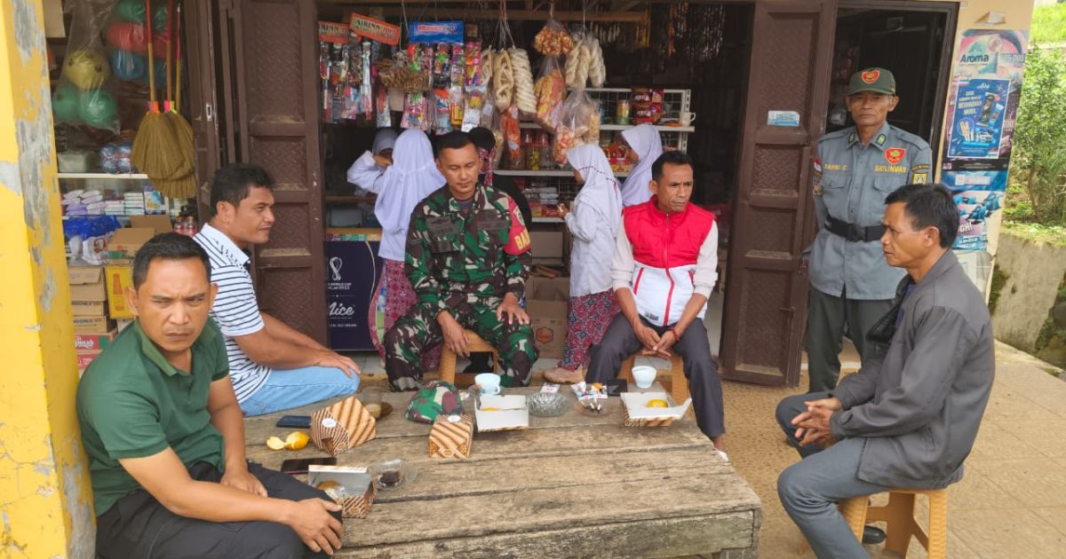 Babinsa Desa Cileuksa Koramil Cigudeg Komsos Dengan Warga Binaan