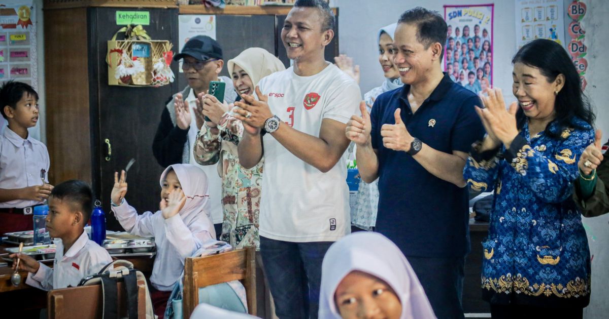 Tinjau Dapur SPPG Bersama Menteri LH, Jenal Mutaqin Pastikan Sesuai Standar Kesehatan dan Kebersihan Lingkungan
