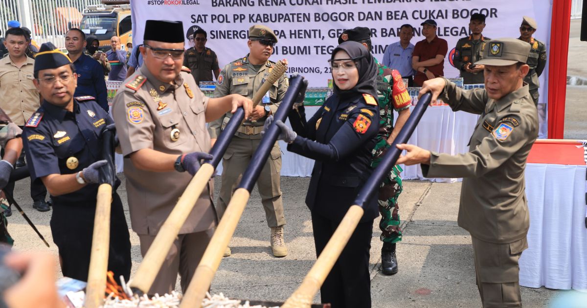 Pemkab Bogor Bersama Ditjen Bea Cukai Jabar dan Forkopimda Musnahkan 1,8 Juta Batang Rokok Ilegal, Selamatkan Kerugian Negara Rp1,4 Miliar