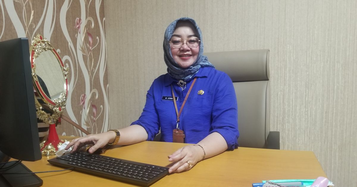 Ket Foto  : Kepala Puskesmas Cimandala Sukaraja Dr.Sulasiah Legiani,MARS Diruang kerjanya Selasa (21/10/2025)