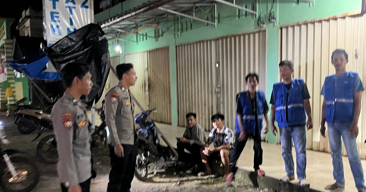 Patroli rutin bhabinkamtibmas ajak masyarakat jaga kamtibmas