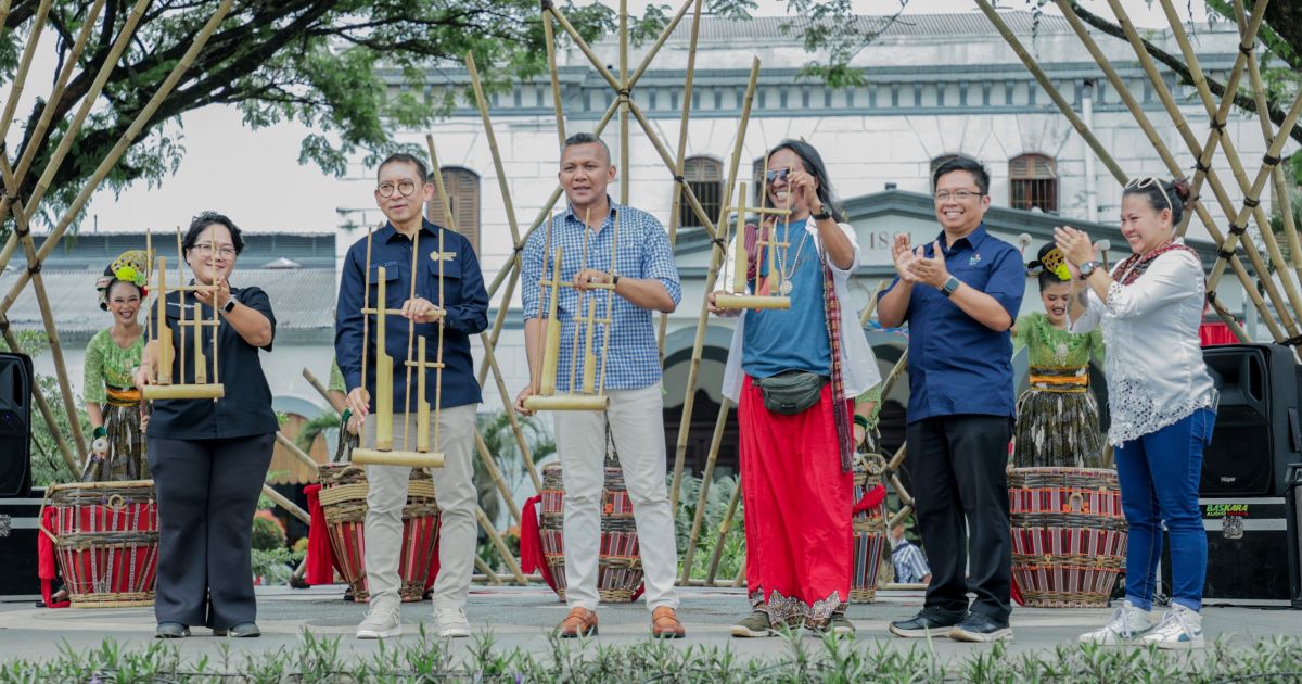 Jenal Mutaqin Dampingi Menteri Kebudayaan Buka REKKAM Art Festival 2025