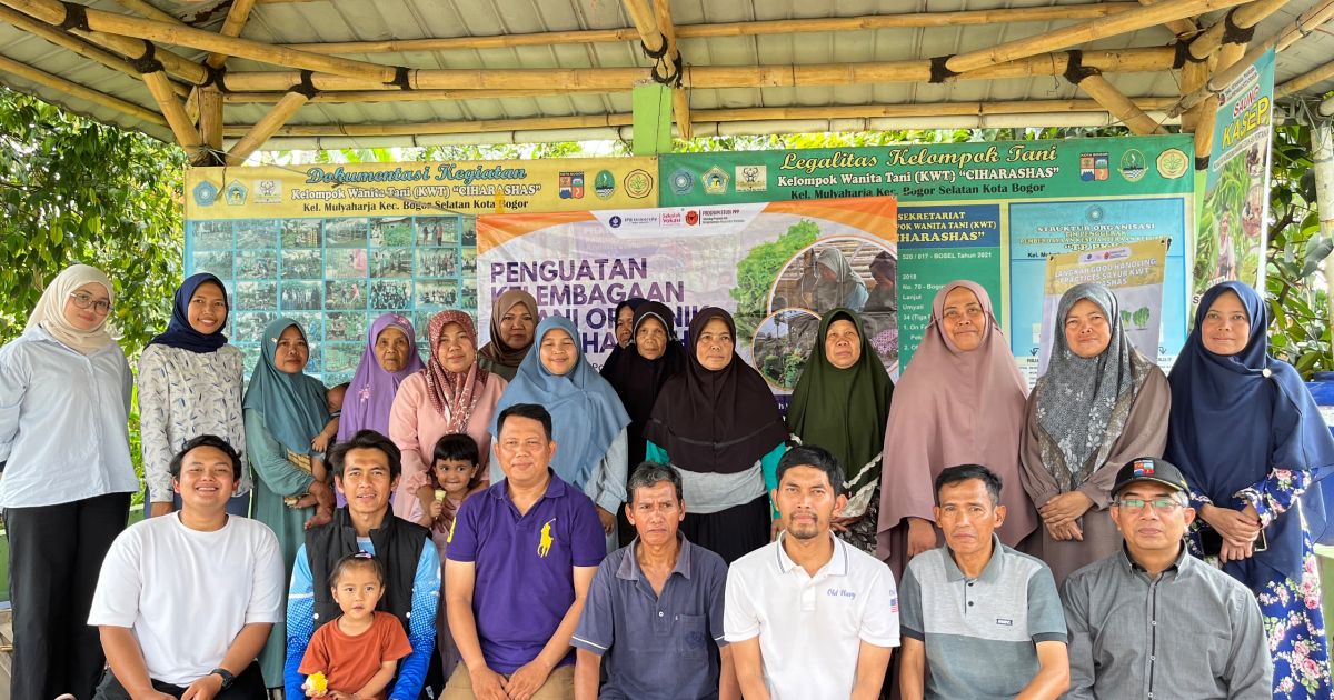 Prodi PPP SV IPB Gelar Pelatihan GHP dan Pengelolaan Kompos di KWT Ciharashas