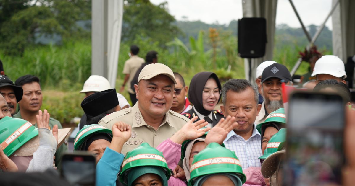 Bupati Bogor dan Kementerian Lingkungan Hidup Bersinergi Hijaukan Bogor Selatan Melalui Penanaman Pohon Bersama