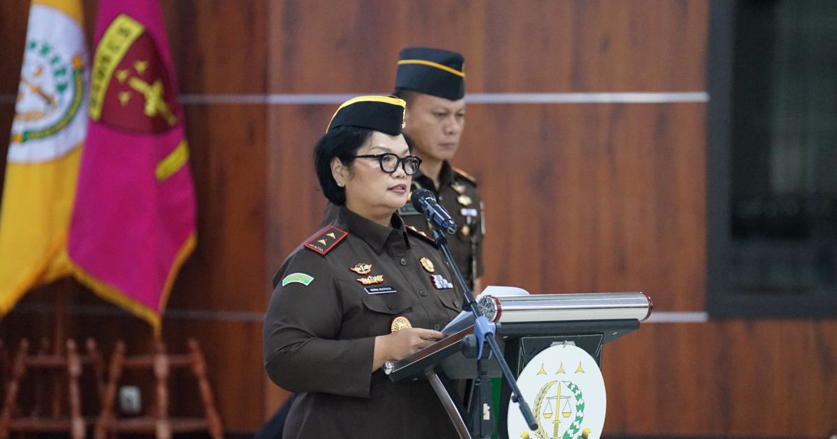 Ket Foto  : Kepala Kejaksaan Tinggi Banten, Bernadeta Maria Erna Elastiyani, S.H., M.H,Memimpin Upacara Pelantikan dan Pengambilan Sumpah Jabatan Rabu (29/10/2025)