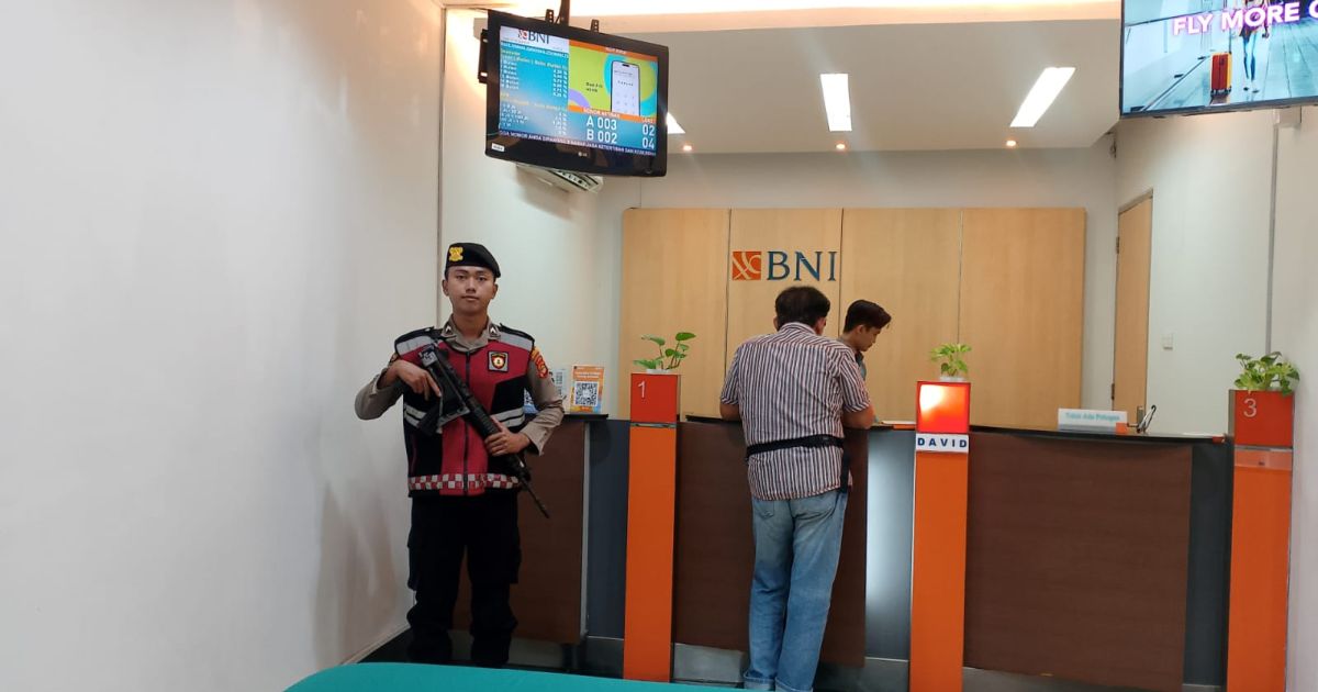 Polres Pesisir Barat Melaksanakan Pengamanan Objek Vital Bank BNI krui