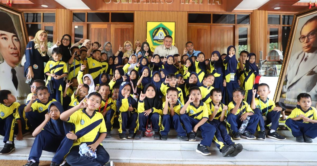 Bupati Bogor Terima Kunjungan Edukatif Siswa SDN Citeureup 02 di Pendopo