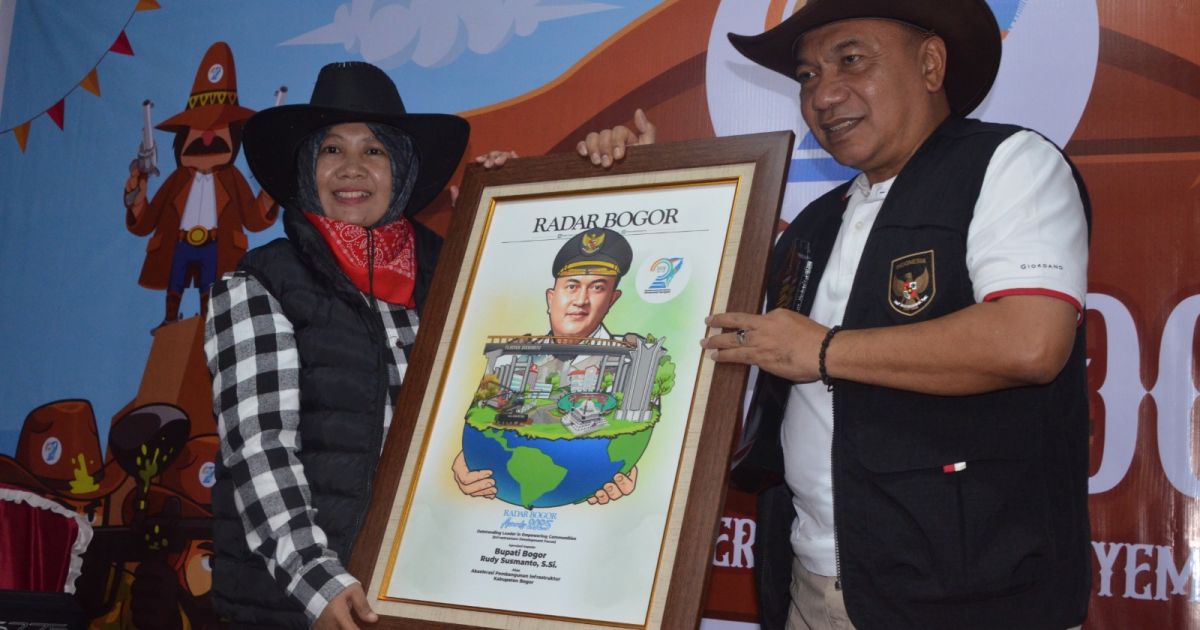 Bupati Bogor Terima Penghargaan Akselerasi Pembangunan Infrastruktur dari Radar Bogor