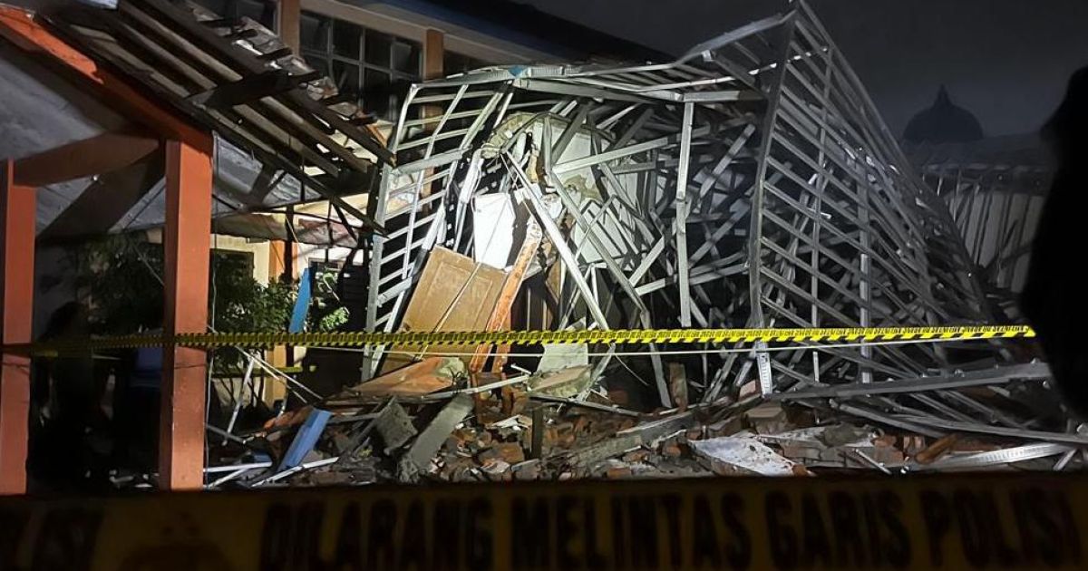 SMKN 1 Gunung Putri Porak Poranda Usai Diguyur Hujan Deras