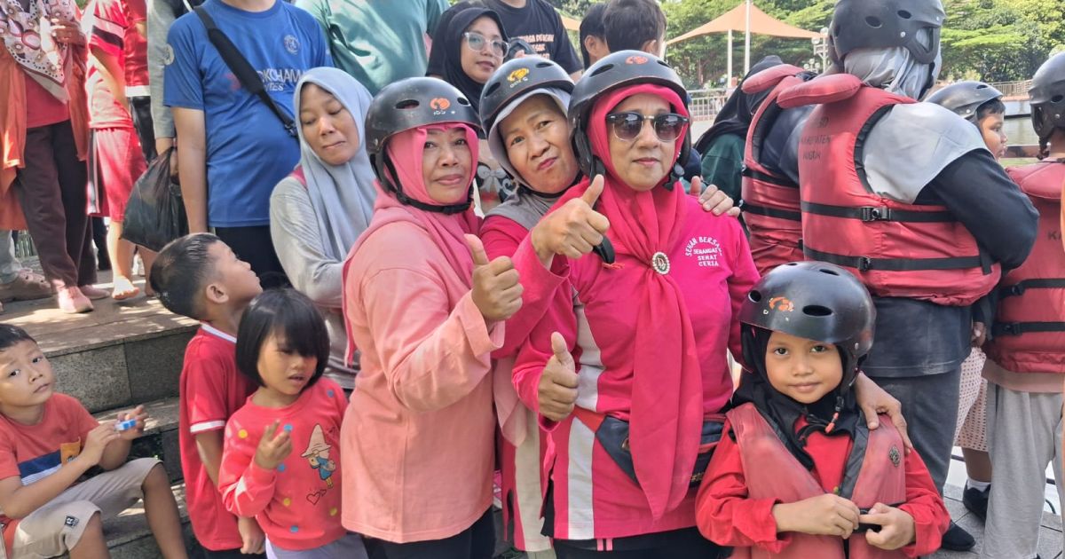Masyarakat Antusias Nikmati Wahana Air di Car Free Day Setu Plaza Cibinong