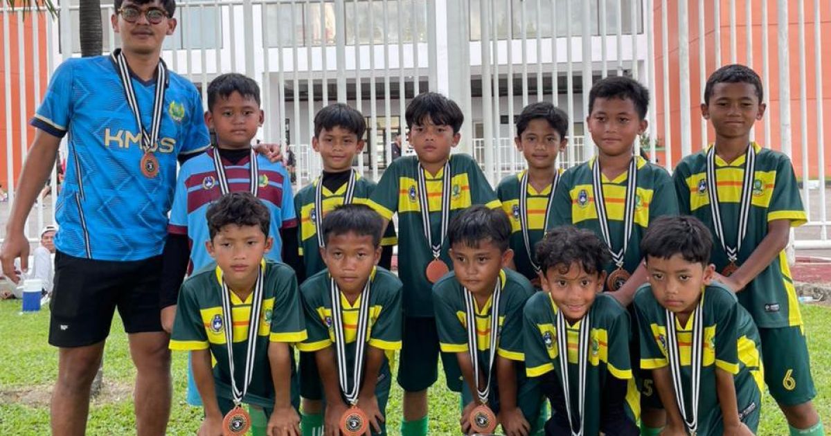 SBB Kabomania Muda Hijau 2015 KU Juara 3 Dalam Piala Pestival Hari Pahlawan Milo Challenger Cup 2025 Di Stadion Mini Pakansari
