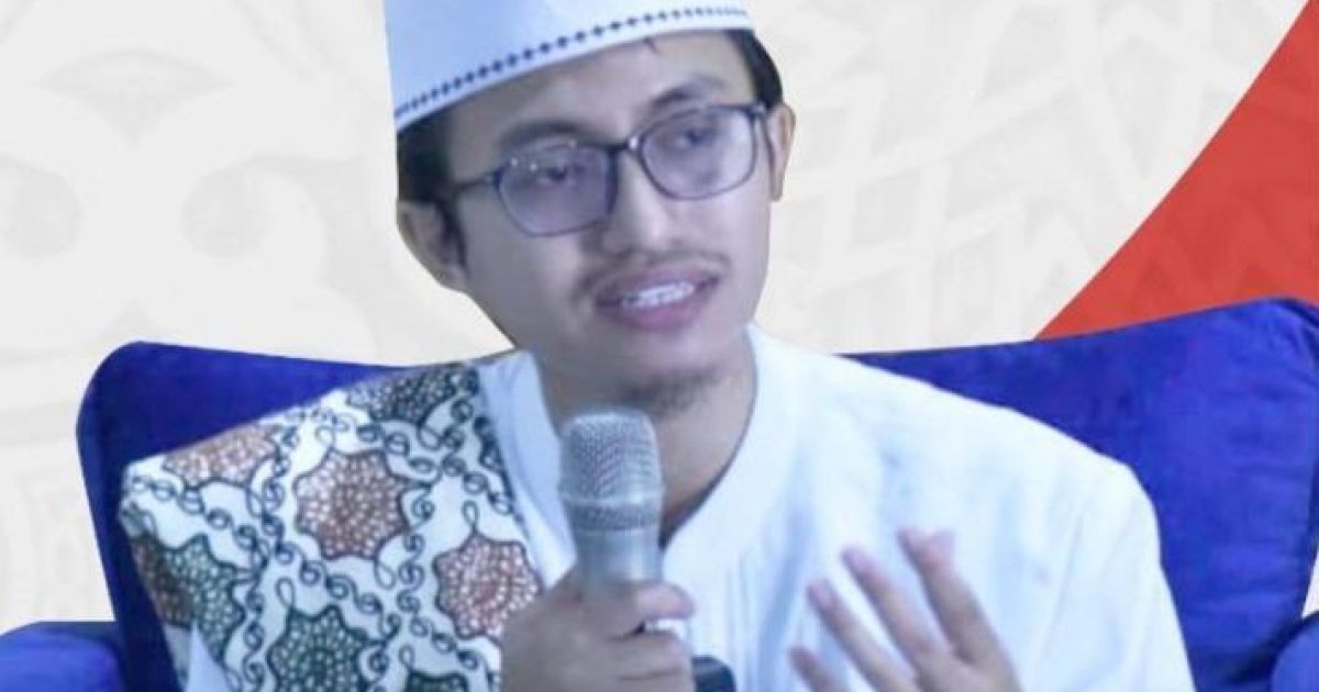 KH. MUSTAIN NASOHA : BEGINI HUKUM SHALAT QOBLIYAH SETELAH SHALAT FARDHU