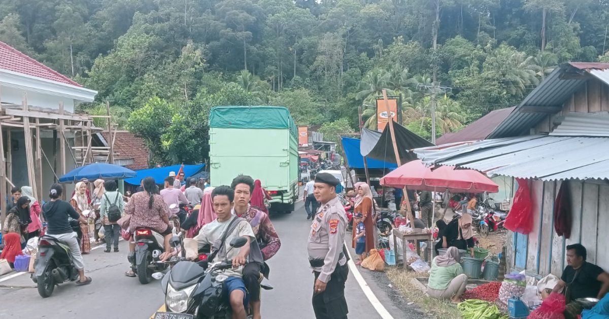 Polsek Pesisir Utara Gelar Patroli dan Pengamanan Rutin di Pasar Melsom