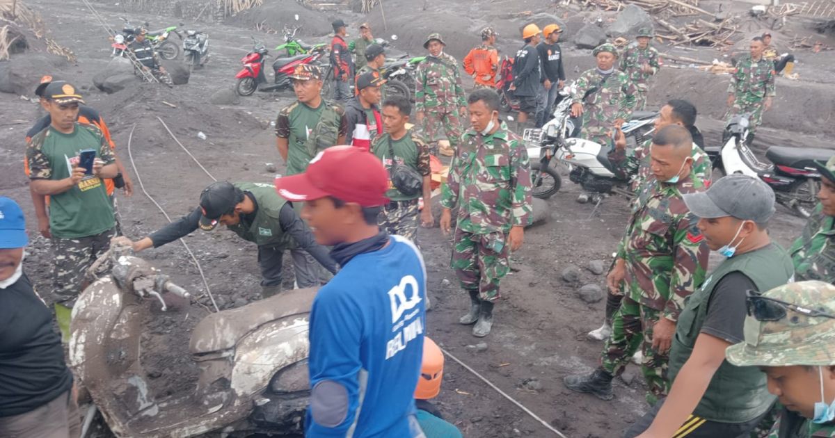 TNI Perkuat Respons Penanggulangan Bencana, Pastikan Penanganan Dampak Erupsi Semeru Berjalan Cepat dan Terkoordinasi
