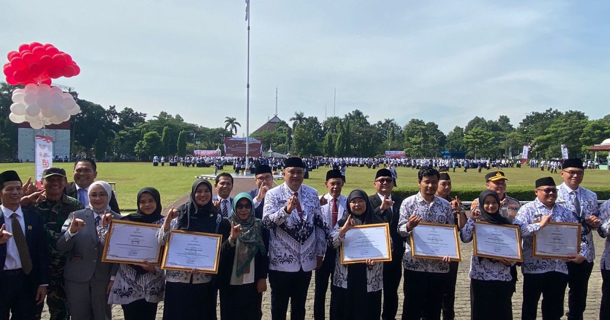 Momentum HGN dan HUT PGRi Tenaga Kependidikan Terima Penghargaan Dari Pemkab Bogor