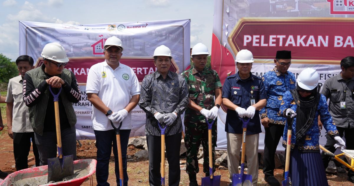 Bupati Bogor Bersama Menteri Koperasi RI Lakukan Peletakan Batu Pertama Koperasi Kelurahan Merah Putih Pertama Di Kabupaten Bogor