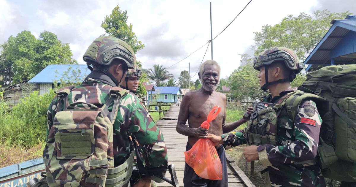 ‎Yonif 123/RJW Pos Suator Berikan Sembako dan Sargal kepada Masyarakat