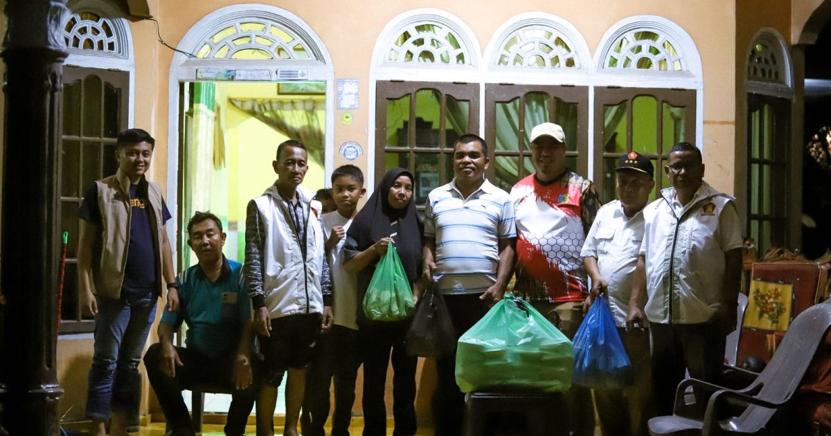 DPC Partai Gerindra Batu Bara Bagikan 3000 Nasi Bungkus untuk Warga Terdampak Banjir