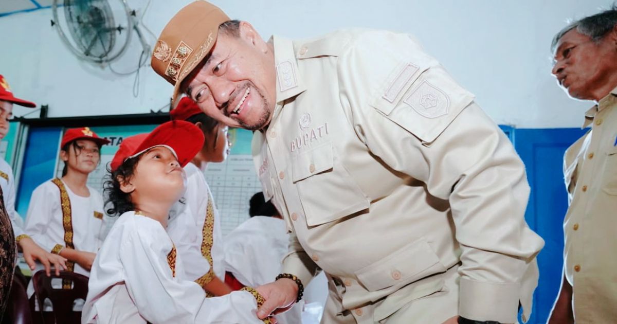 Masyarakat Limau Sundai Sambut Hangat Kehadiran Bupati dan TP-PKK dalam Penyerahan Bantuan Banjir