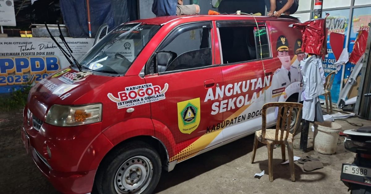 Keterangan foto : salah satu Kendaraan jenis SUZUKI AVV bantuan Bupati Bogor Rudi Sumanto dan Wakilnya Jaro Ade untuk keperluan angkutan anak anak sekolah di Desa Malasari, Kecamatan Nanggung, dalam waktu dekat akan segera diserah terinakan kepada pemerin