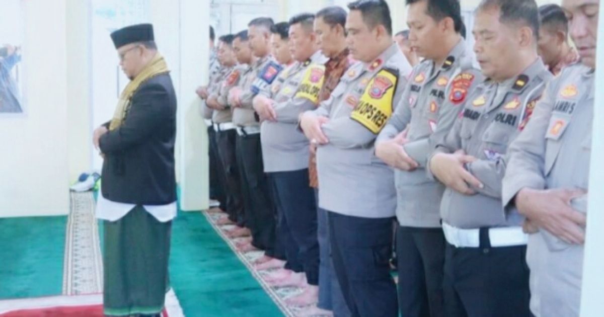 Kapolres Batu Bara Bersama Angota Lakukan Doa Bersama Dan Sholat Ghoib Untuk Korban Bencana Banjir
