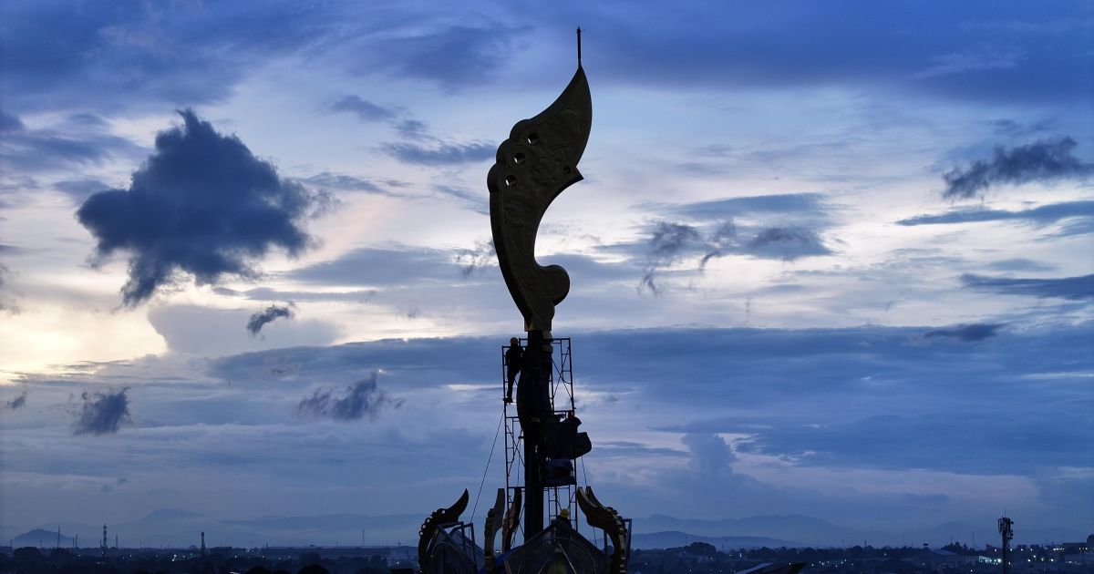 Bupati Bogor Sempurnakan Tugu Pancakarsa dengan Ornamen Kujang Raksasa Setinggi 14 Meter