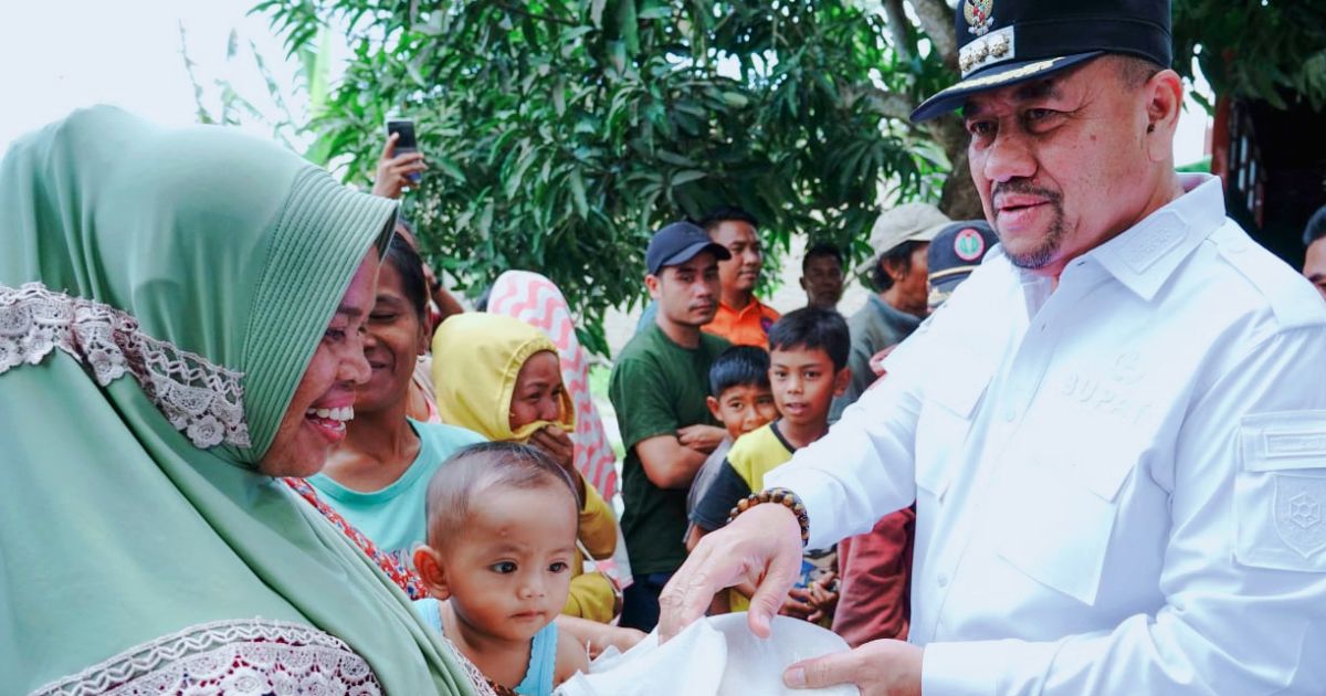 Bupati Batu Bara Bersama Bapanas Serahkan Bantuan Terhadap Korban Banjir