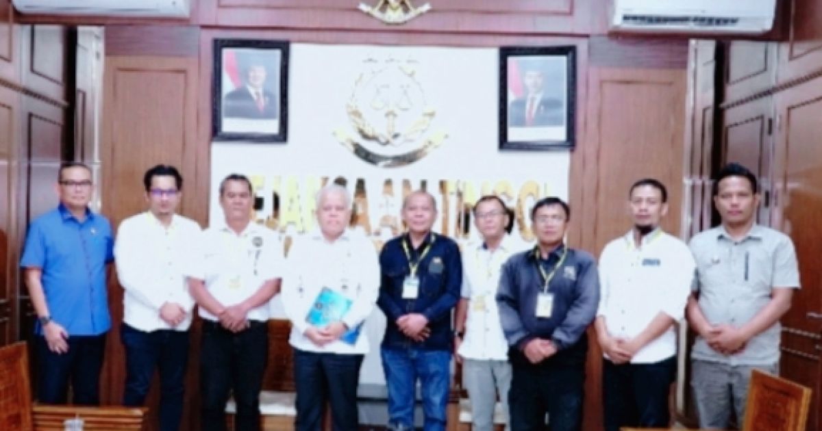 Kajati Dr Harli Siregar SH MHum Sambut Audiensi Panitia Natal PWI Sumut
