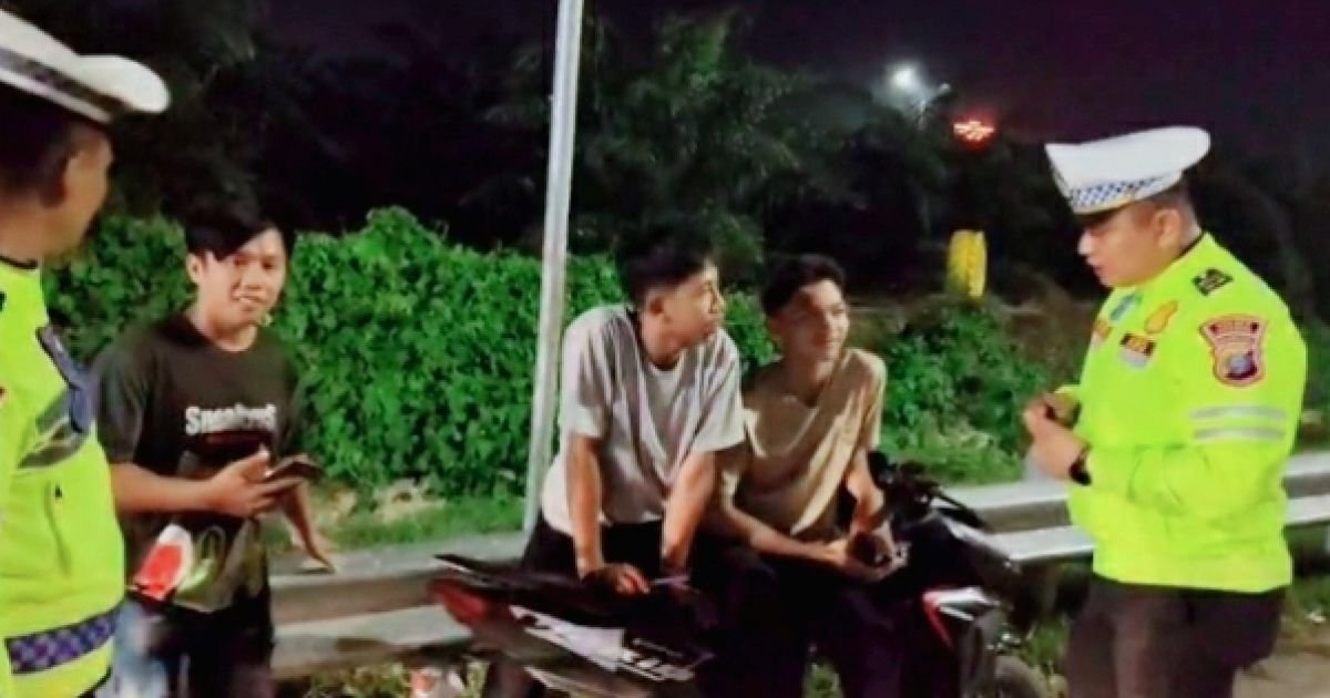 Jajaran Satlantas Polres Batu Bara Meski Larut Malam Tetap Semangat Jaga Keselamatan Penguna Lalin